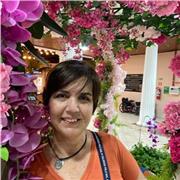 Professora de inglês para crianças e jovens ajuda escolar
